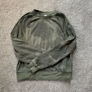 camouflage crew neck